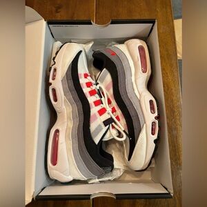 Nike Air Max 95 summit white/chile red - size 9.5 men’s - excellent condition!
